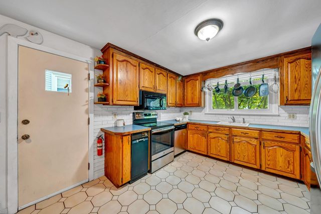 26 Beach St, Malden, MA 02148