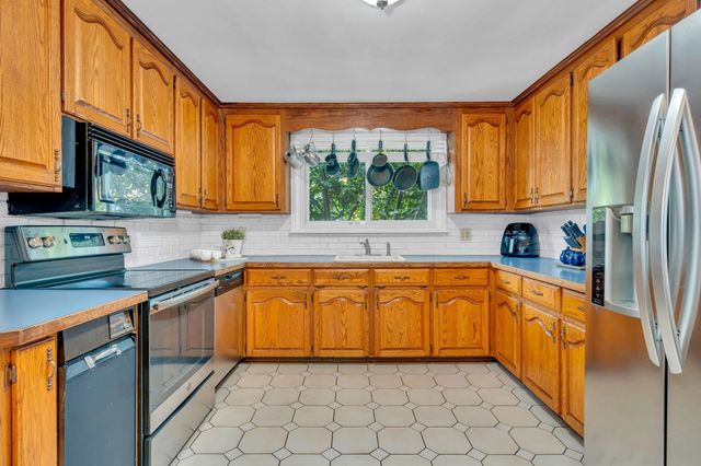 26 Beach St, Malden, MA 02148