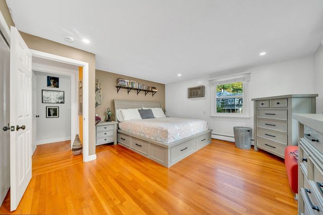 26 Beach St, Malden, MA 02148