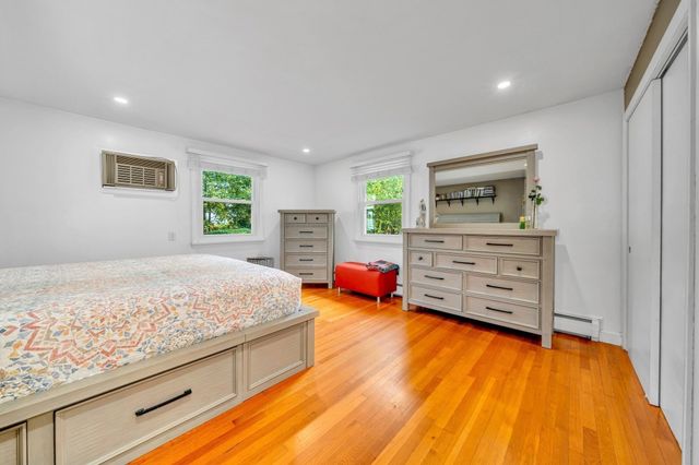 26 Beach St, Malden, MA 02148