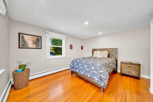 26 Beach St, Malden, MA 02148