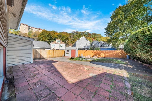 26 Beach St, Malden, MA 02148