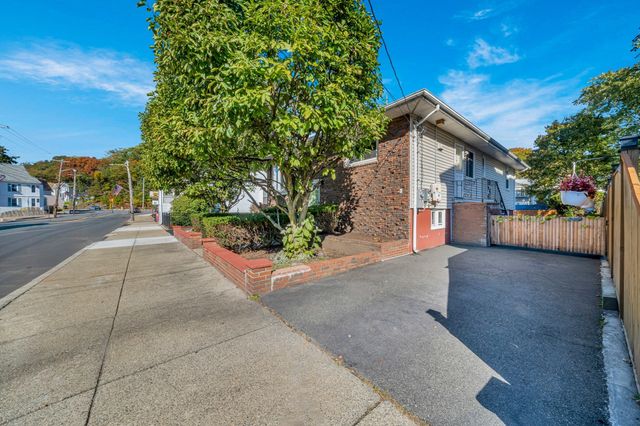 26 Beach St, Malden, MA 02148