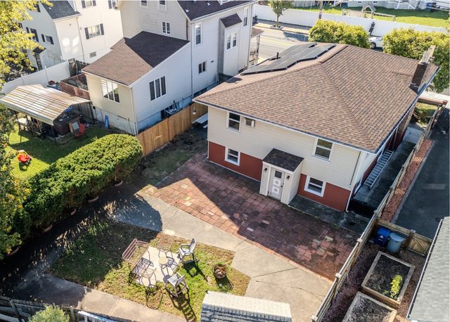 26 Beach St, Malden, MA 02148