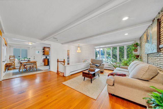 26 Beach St, Malden, MA 02148