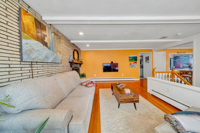 26 Beach St, Malden, MA 02148