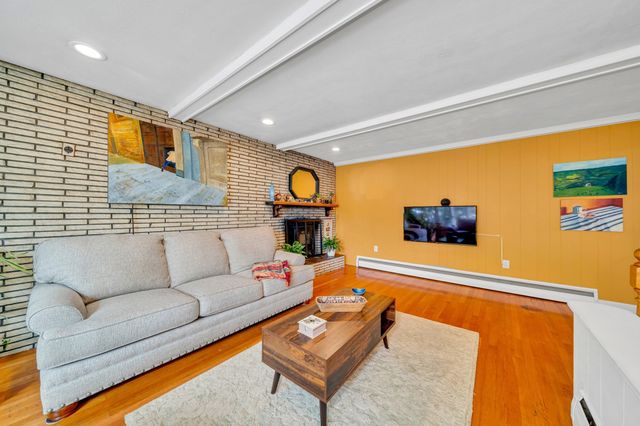 26 Beach St, Malden, MA 02148