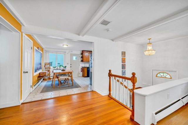 26 Beach St, Malden, MA 02148
