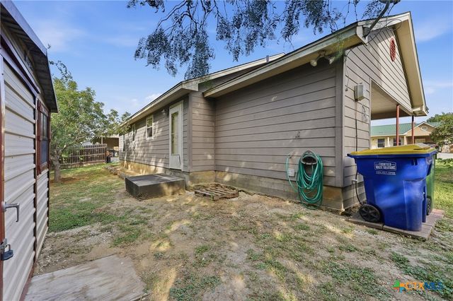 529 Guerra Lane, Gonzales, TX 78629