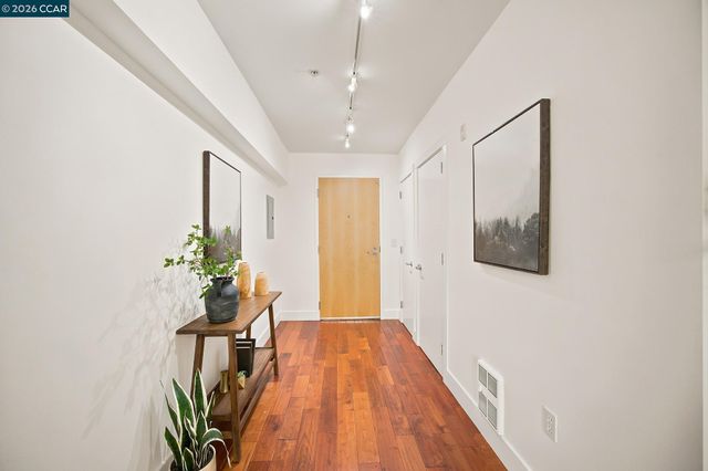 1755 Broadway 23, Oakland, CA 94612