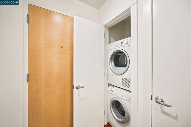1755 Broadway 23, Oakland, CA 94612