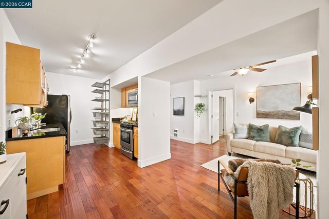 1755 Broadway 23, Oakland, CA 94612