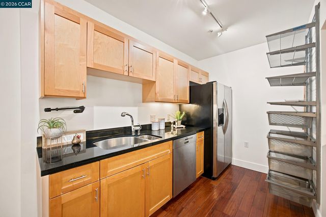 1755 Broadway 23, Oakland, CA 94612