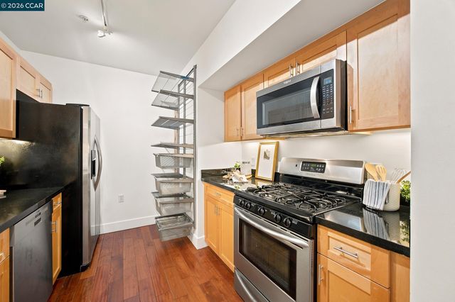 1755 Broadway 23, Oakland, CA 94612