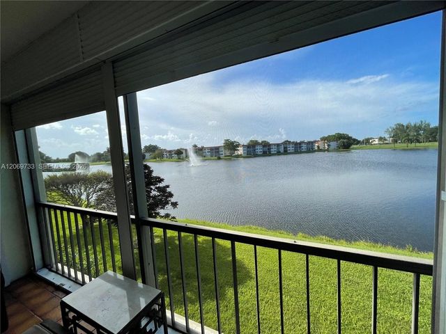 9423 S Hollybrook Lake Drive 203, Pembroke Pines, FL 33025
