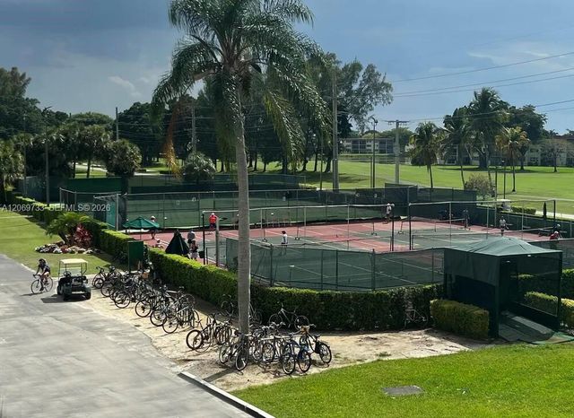 9423 S Hollybrook Lake Drive 203, Pembroke Pines, FL 33025