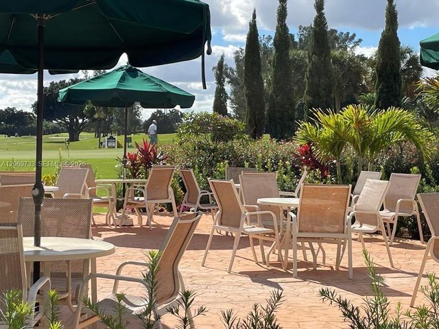 9423 S Hollybrook Lake Drive 203, Pembroke Pines, FL 33025