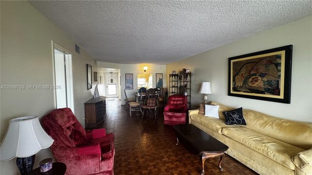 9423 S Hollybrook Lake Drive 203, Pembroke Pines, FL 33025