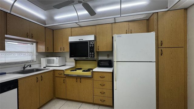 9423 S Hollybrook Lake Drive 203, Pembroke Pines, FL 33025