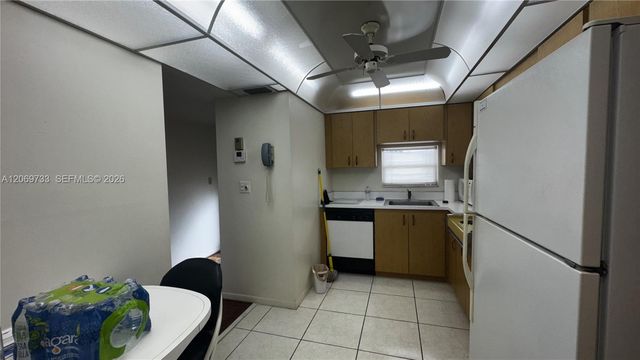 9423 S Hollybrook Lake Drive 203, Pembroke Pines, FL 33025