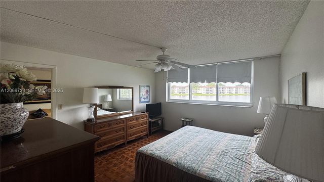 9423 S Hollybrook Lake Drive 203, Pembroke Pines, FL 33025