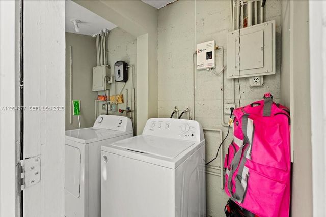 620 SW 10th St 1, Fort Lauderdale, FL 33315