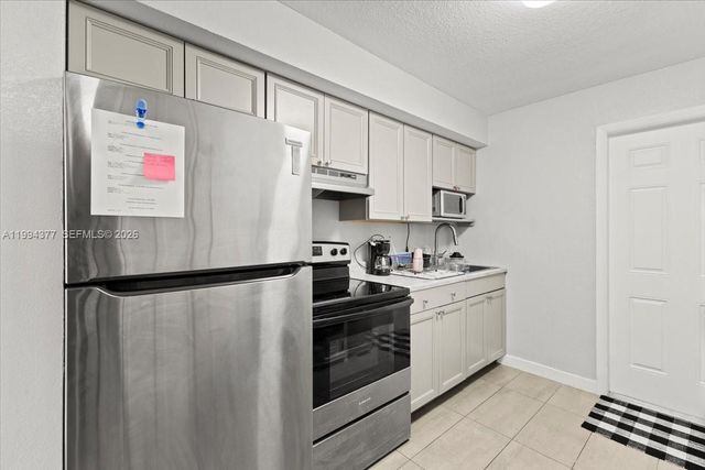 620 SW 10th St 1, Fort Lauderdale, FL 33315