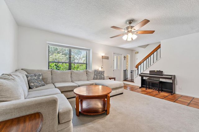 1007 Raintree Lane, Palm Beach Gardens, FL 33410