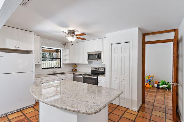 1007 Raintree Lane, Palm Beach Gardens, FL 33410