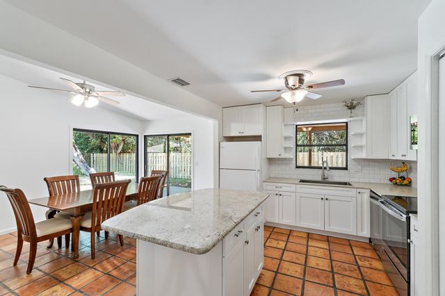 1007 Raintree Lane, Palm Beach Gardens, FL 33410