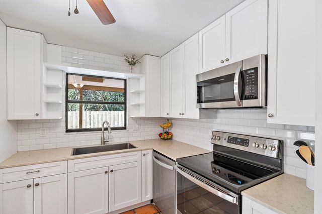 1007 Raintree Lane, Palm Beach Gardens, FL 33410