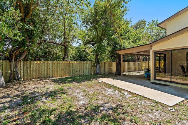 1007 Raintree Lane, Palm Beach Gardens, FL 33410