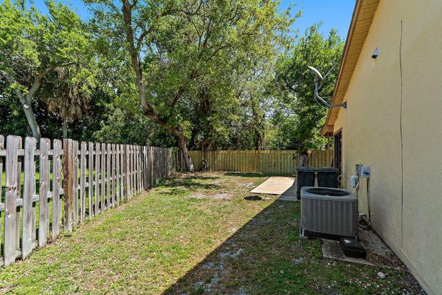 1007 Raintree Lane, Palm Beach Gardens, FL 33410