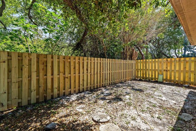 1007 Raintree Lane, Palm Beach Gardens, FL 33410