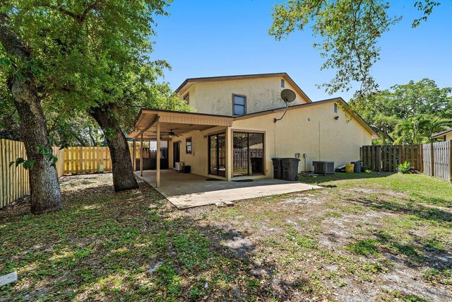 1007 Raintree Lane, Palm Beach Gardens, FL 33410