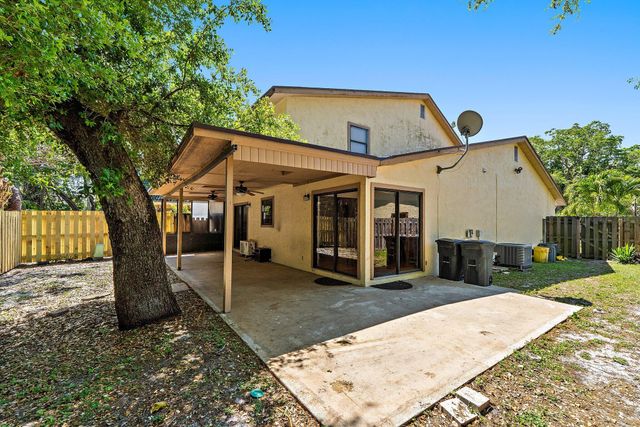 1007 Raintree Lane, Palm Beach Gardens, FL 33410