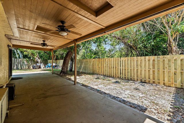 1007 Raintree Lane, Palm Beach Gardens, FL 33410