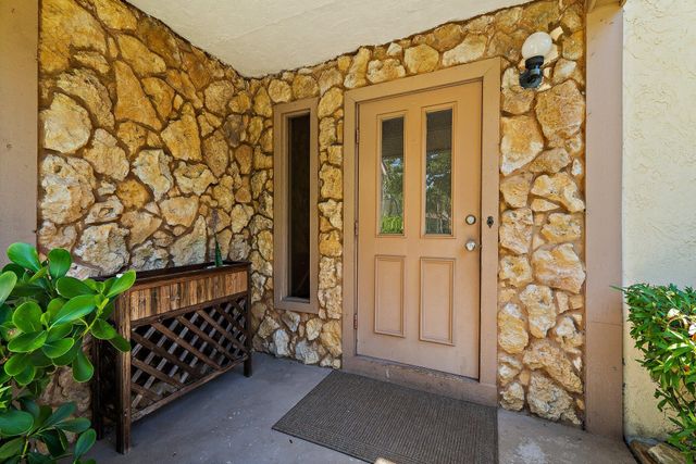 1007 Raintree Lane, Palm Beach Gardens, FL 33410