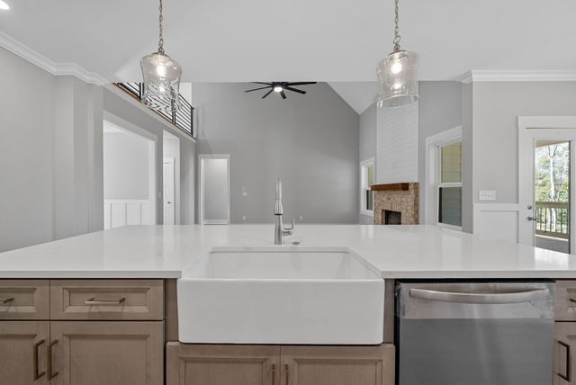 1808 Gholson Rd, Clarksville, TN 37043