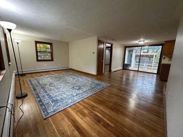 6 Fresh Pond Cir 1, Plymouth, MA 02360