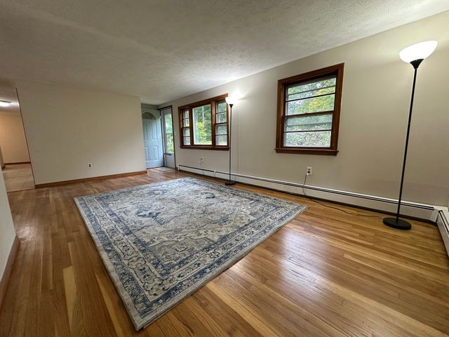 6 Fresh Pond Cir 1, Plymouth, MA 02360