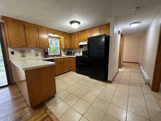 6 Fresh Pond Cir 1, Plymouth, MA 02360