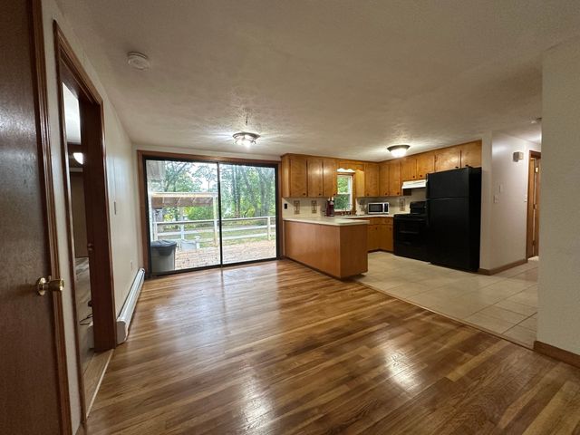 6 Fresh Pond Cir 1, Plymouth, MA 02360