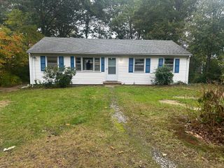 6 Fresh Pond Cir 1, Plymouth, MA 02360