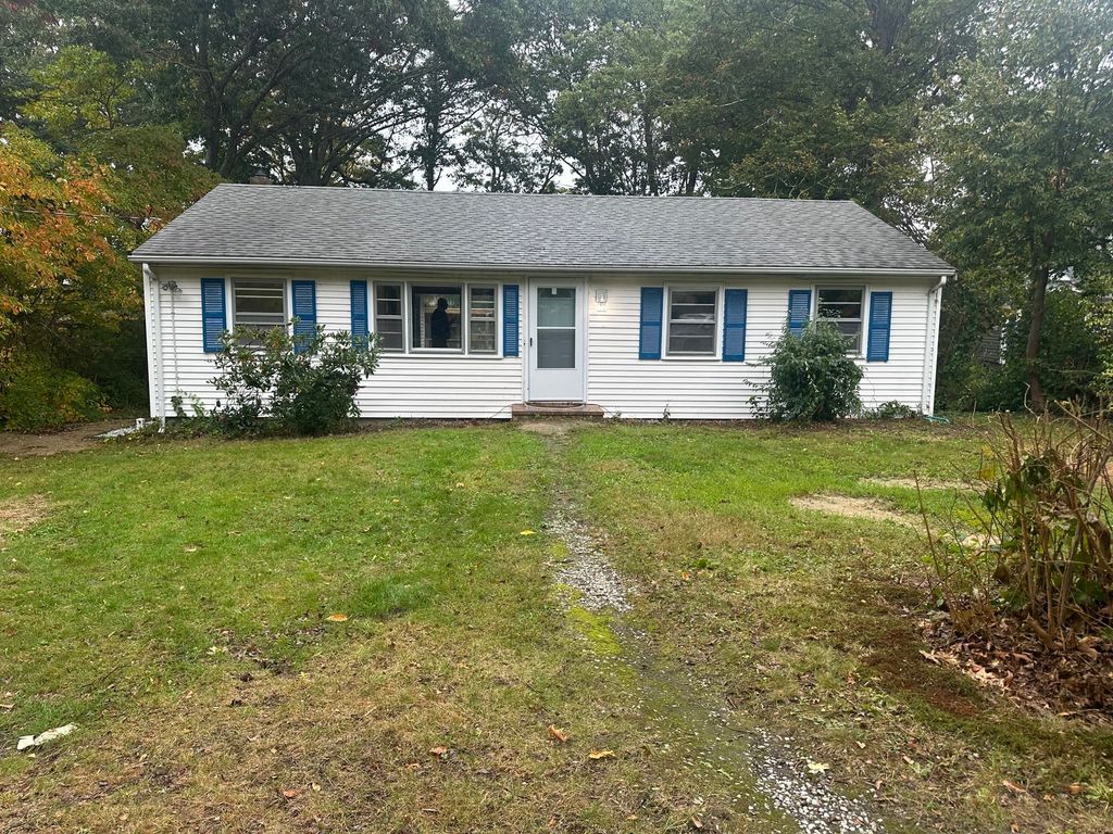 6 Fresh Pond Cir 1, Plymouth, MA 02360
