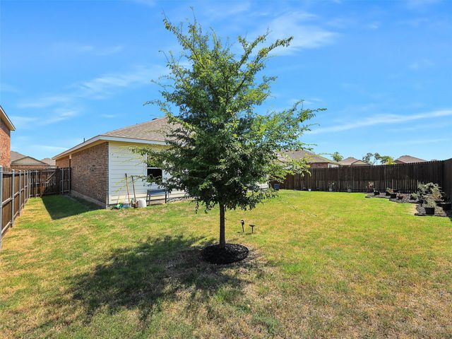 775 Camden Drive, Lavon, TX 75166
