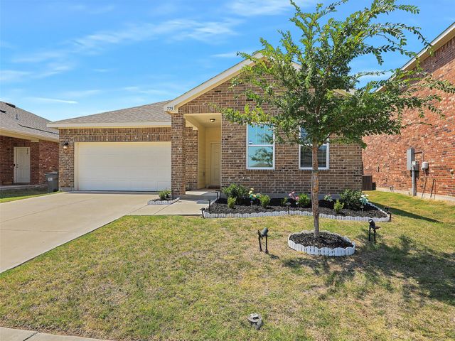 775 Camden Drive, Lavon, TX 75166