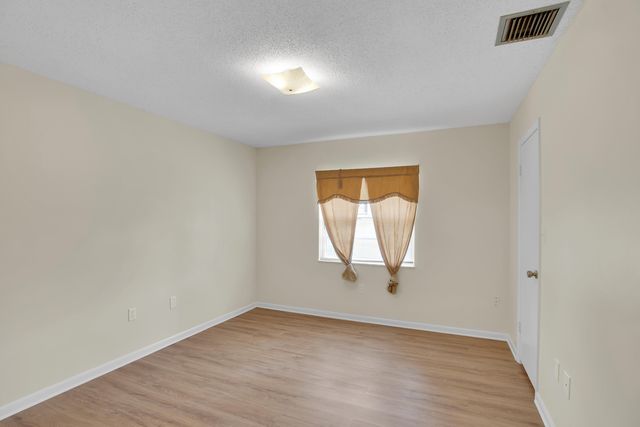 2007 Oleander Boulevard Apt D, Fort Pierce, FL 34950