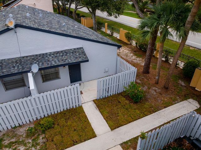 2007 Oleander Boulevard Apt D, Fort Pierce, FL 34950