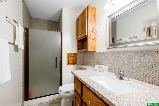 902 Iron Road, Papillion, NE 68046